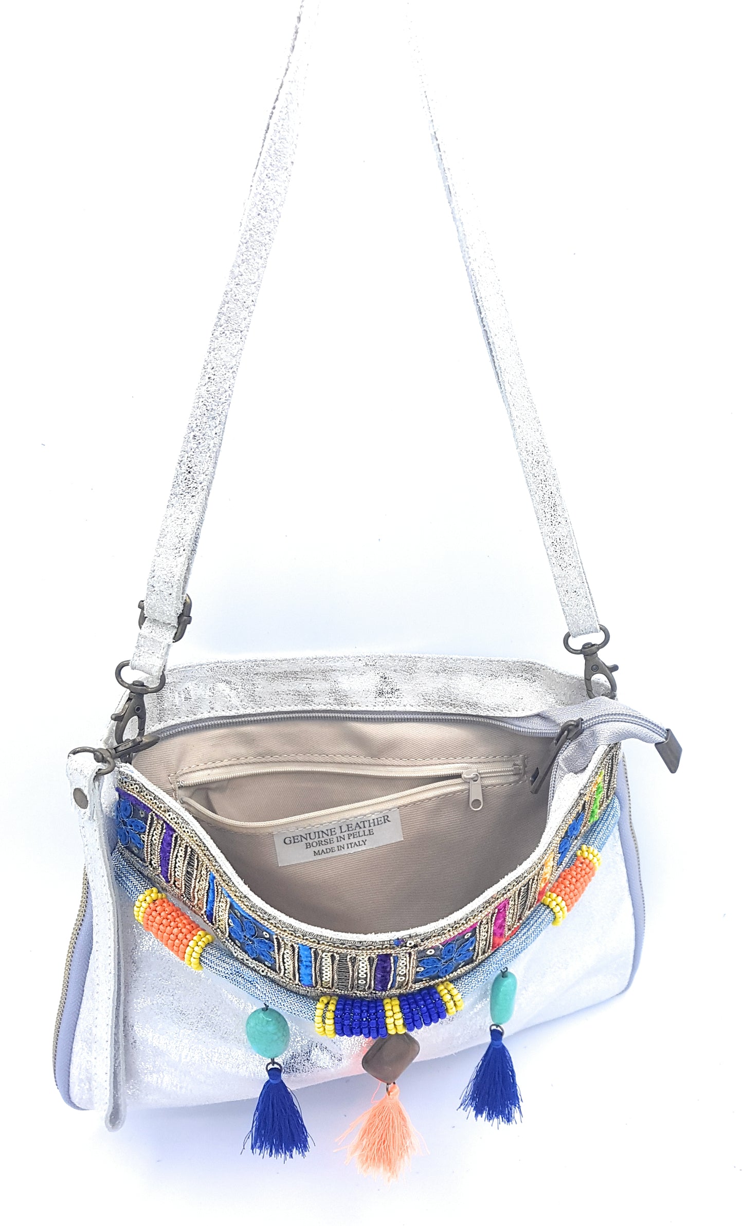 Sac pochette Cherokee en cuir irisé avec broderies et perles ~ Argenté