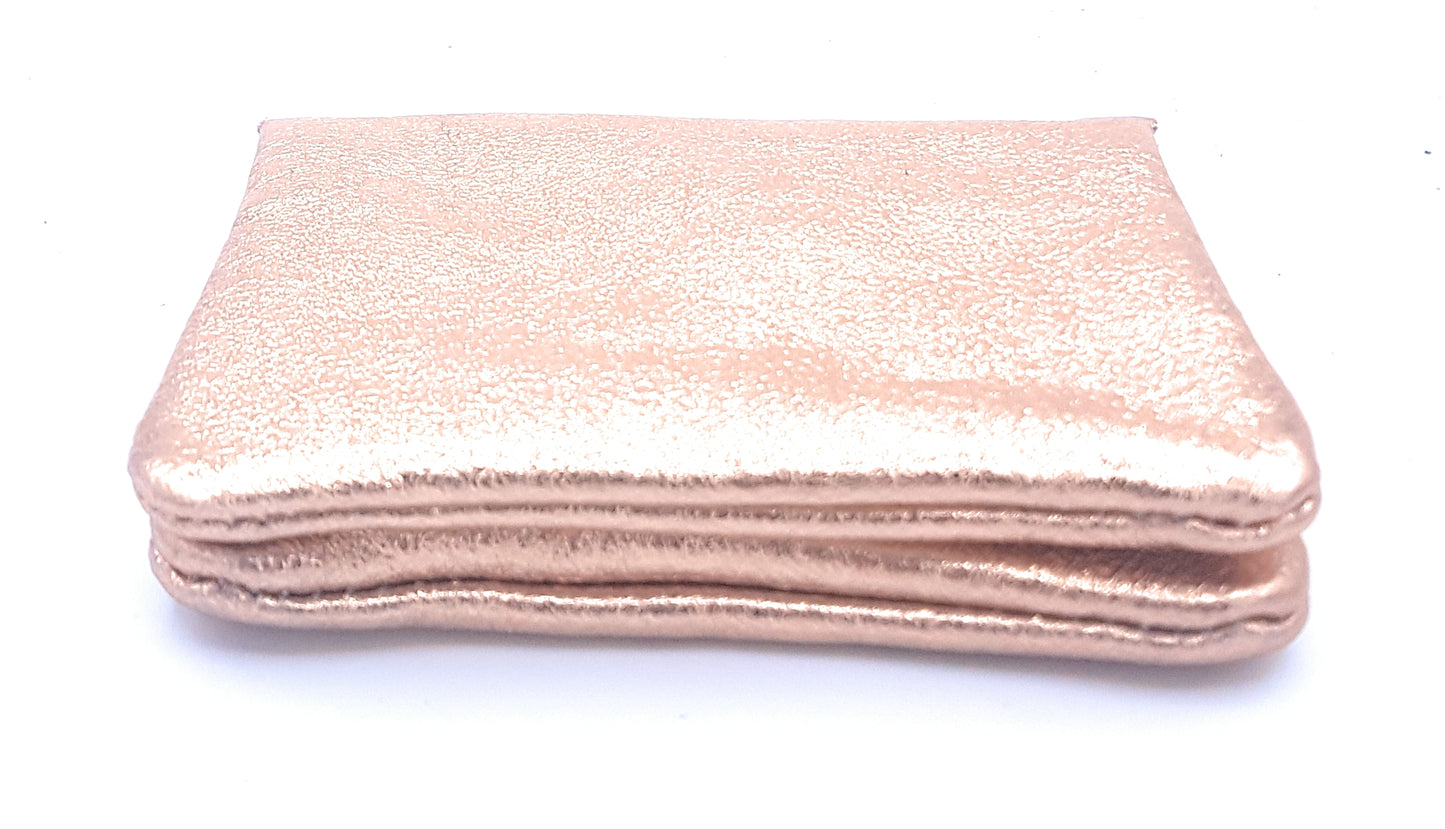Aponi iridescent leather purse ~ Champagne