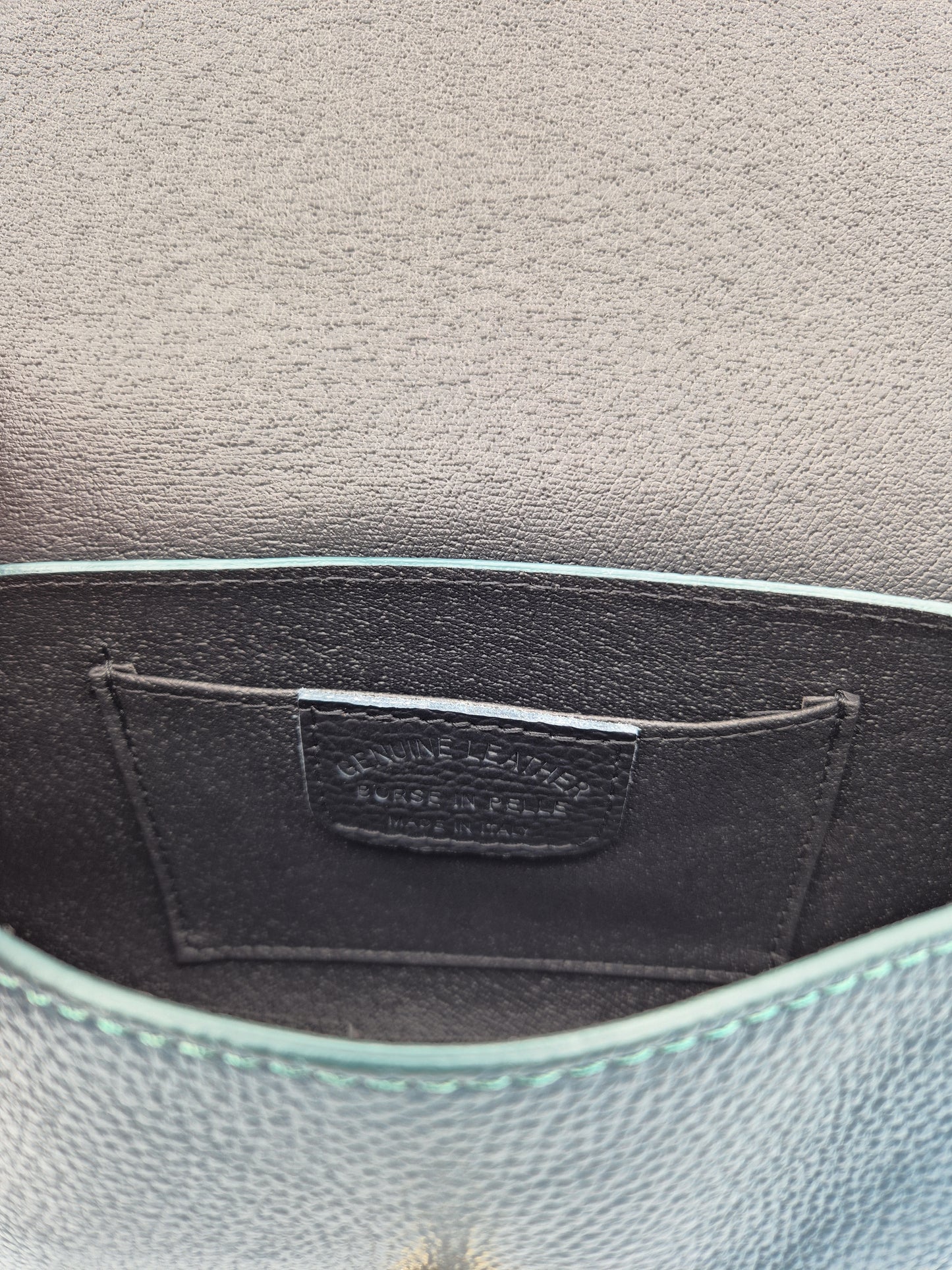 Sac à bandoulière demi-lune en cuir Paco ~ Bleu canard