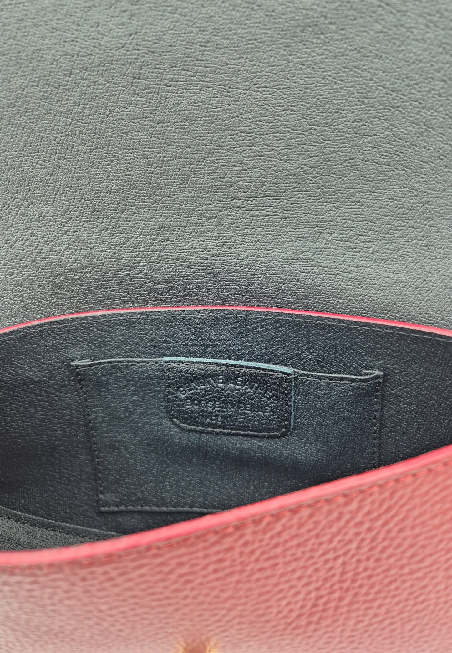 Sac à bandoulière demi-lune en cuir Paco ~ Bordeaux