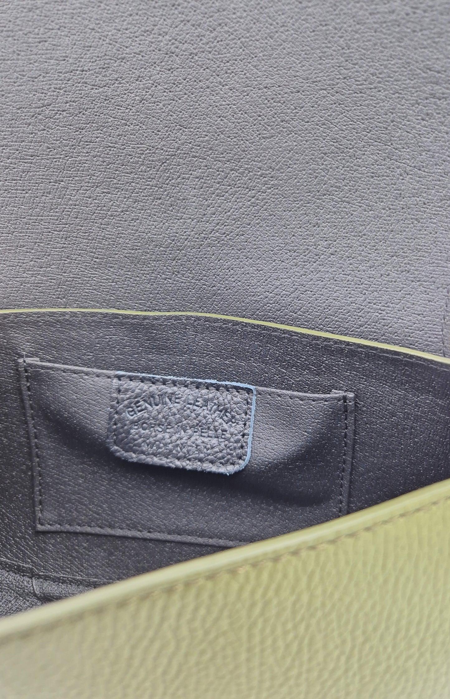 Sac à bandoulière demi-lune en cuir Paco ~ Kaki