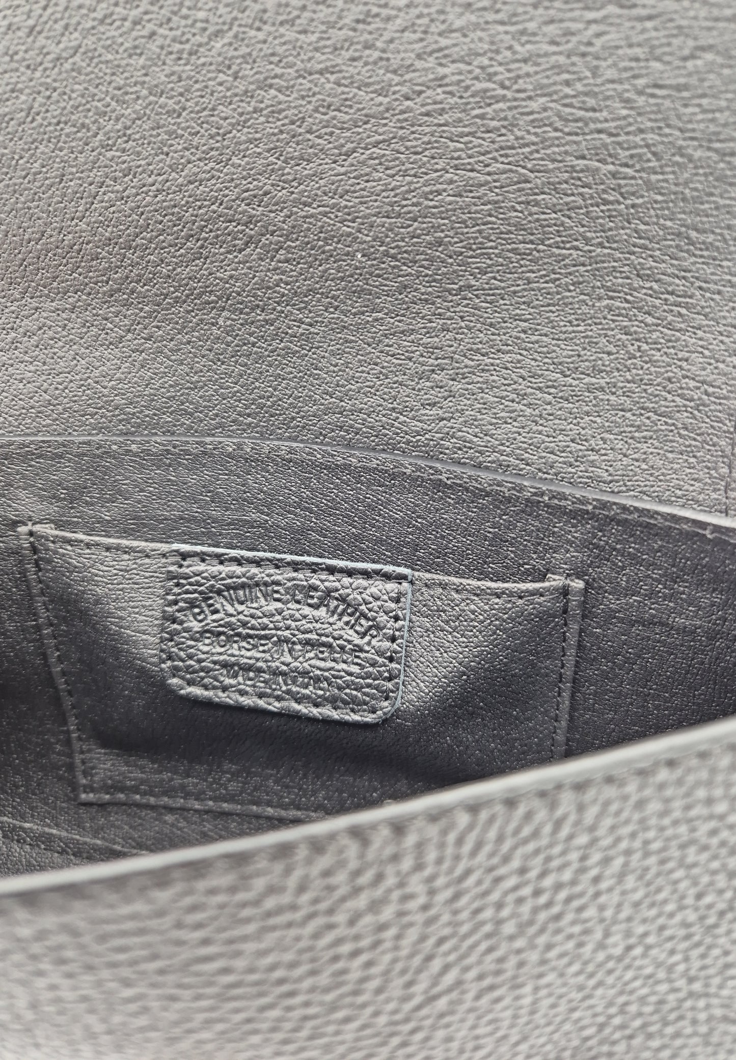 Sac à bandoulière demi-lune en cuir Paco ~ Noir