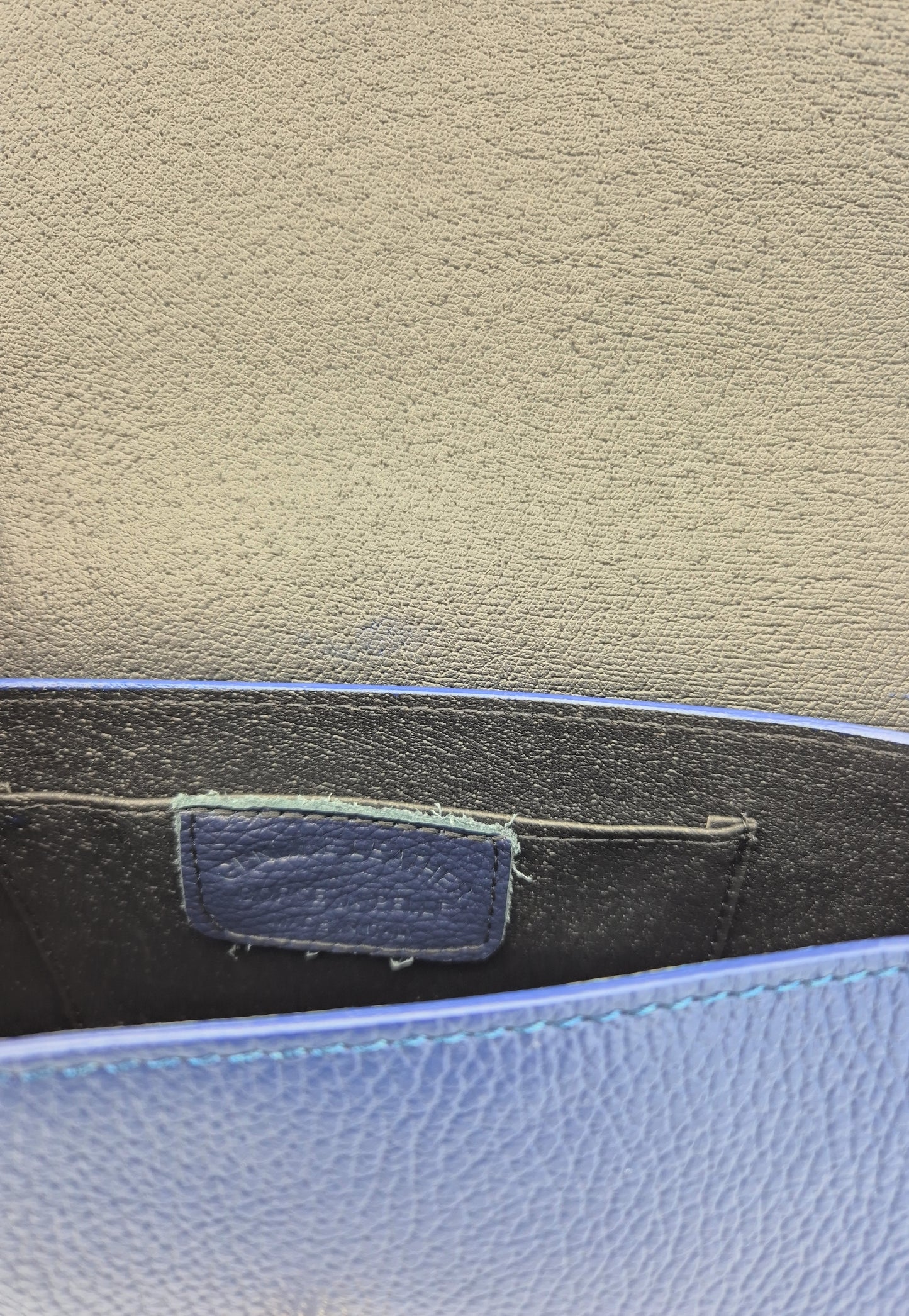 Sac à bandoulière demi-lune en cuir Paco ~ Bleu royal