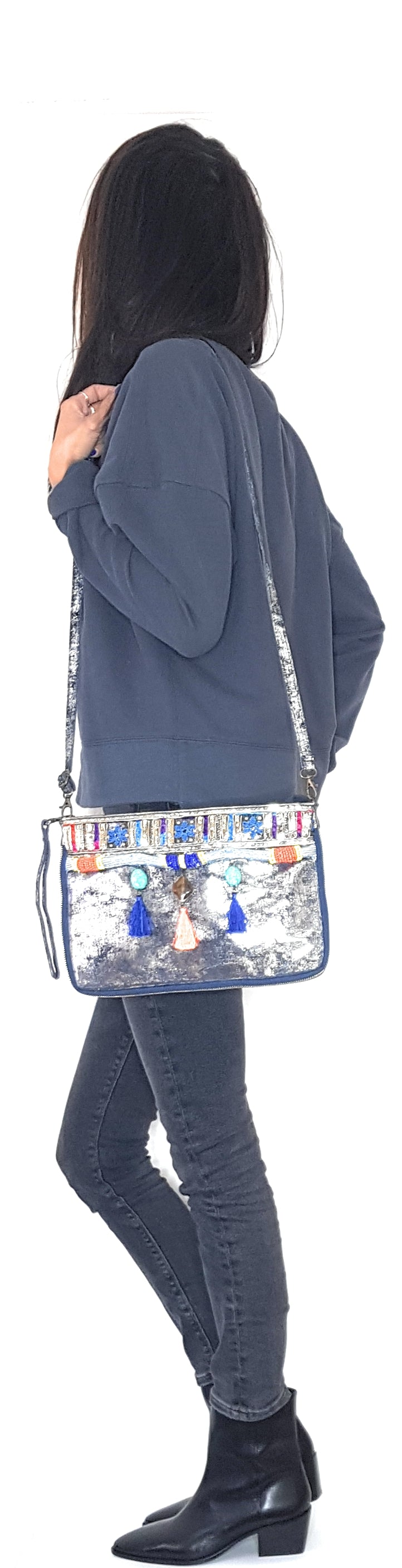 Sac pochette Cherokee en cuir irisé avec broderies et perles ~ Argenté