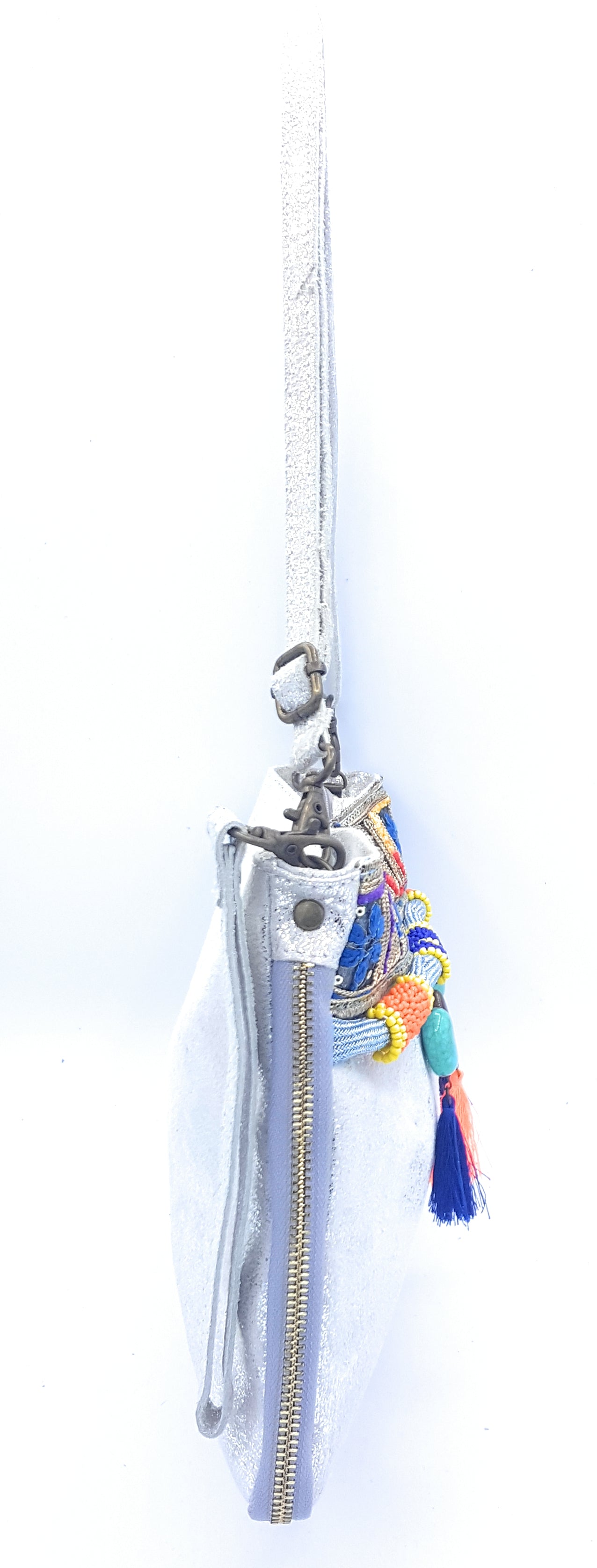 Sac pochette Cherokee en cuir irisé avec broderies et perles ~ Argenté