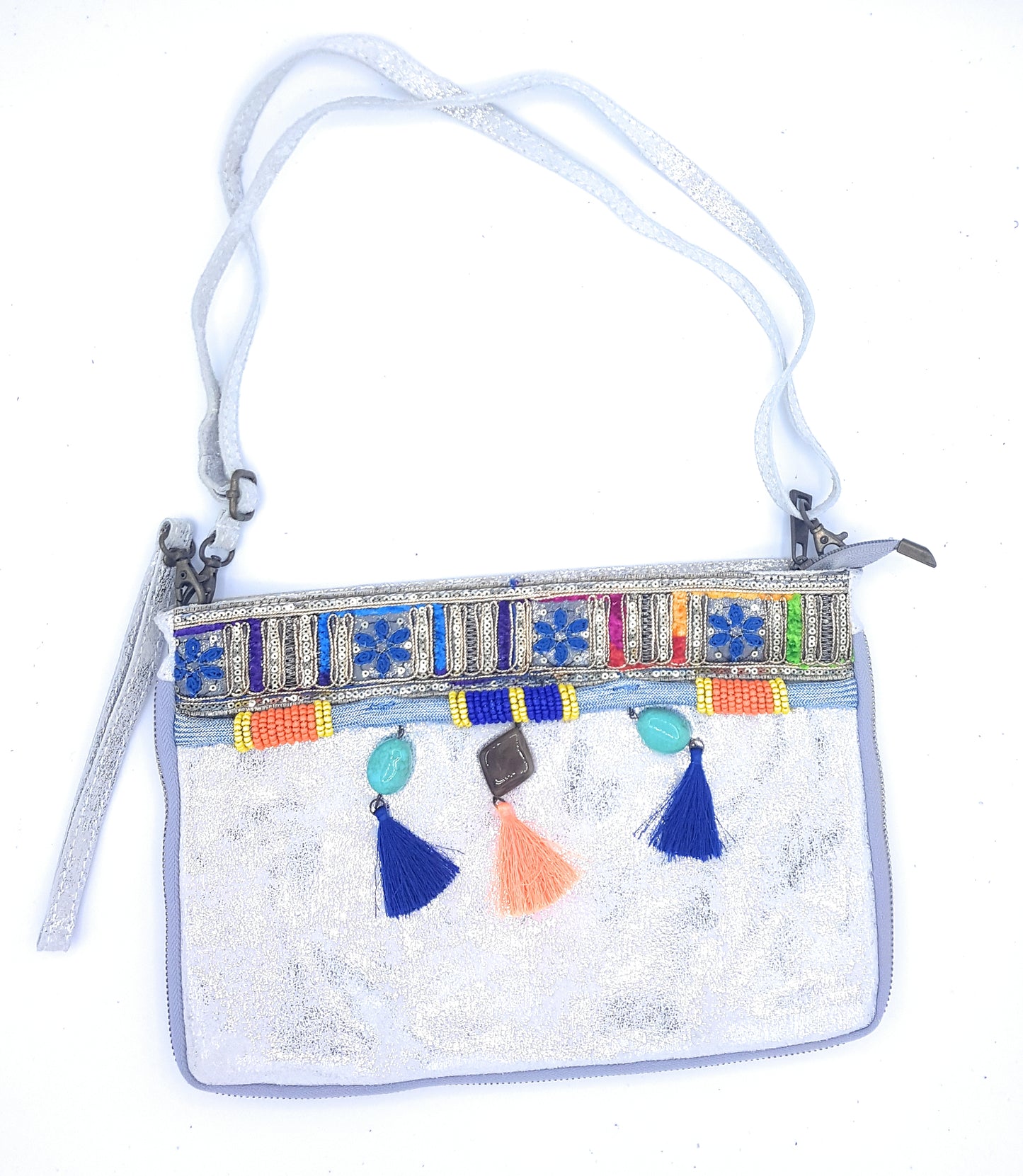 Sac pochette Cherokee en cuir irisé avec broderies et perles ~ Argenté
