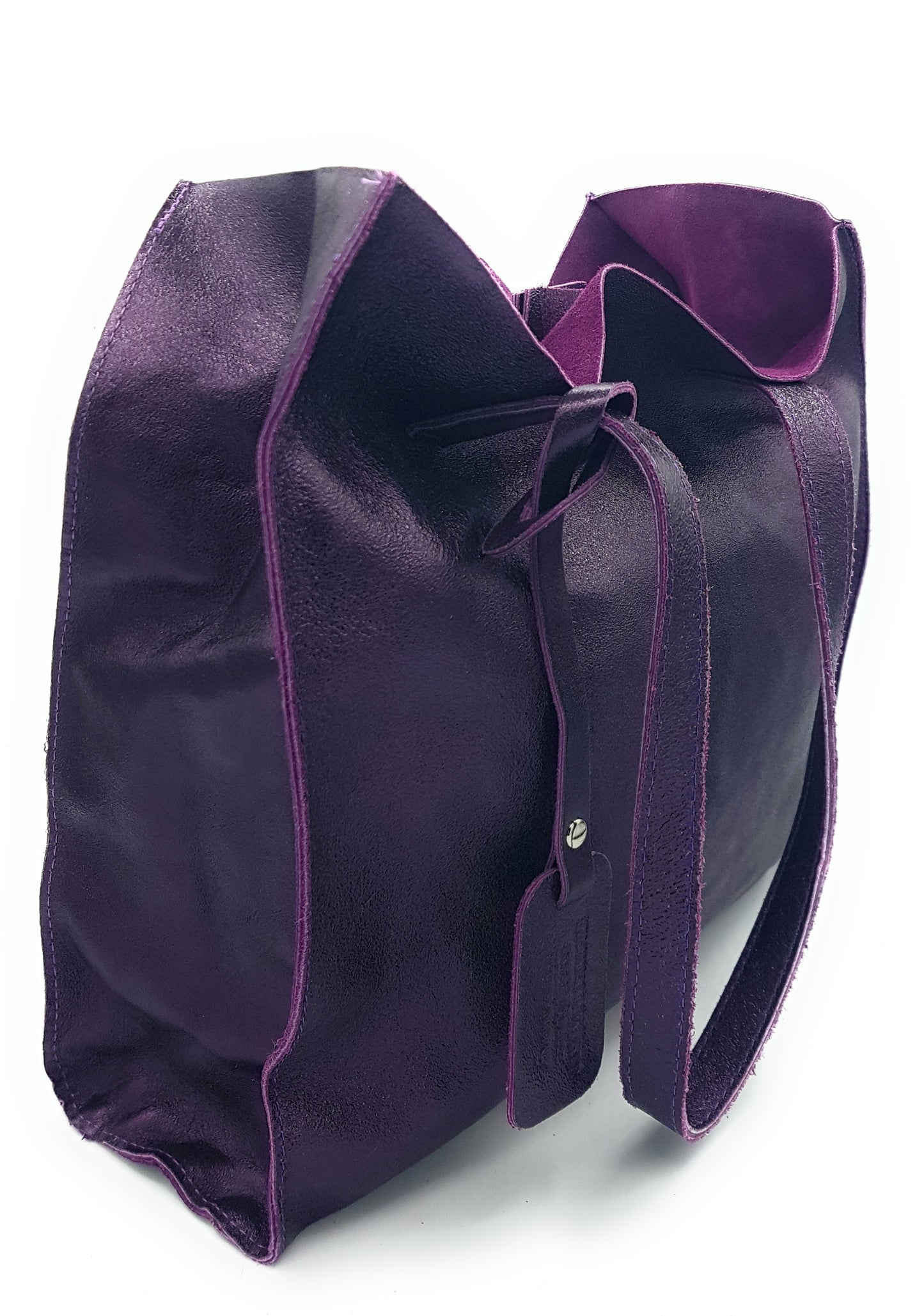 Dena shopper bag in iridescent leather ~ Aubergine