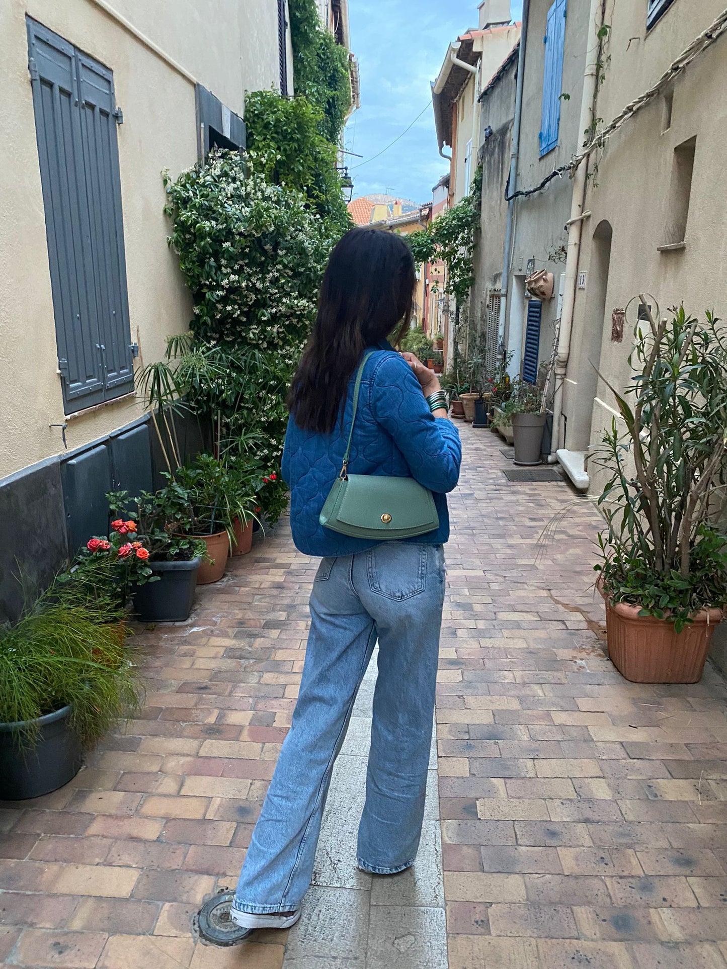 Sac_demi_lune_Paco_en_cuir_Cassis