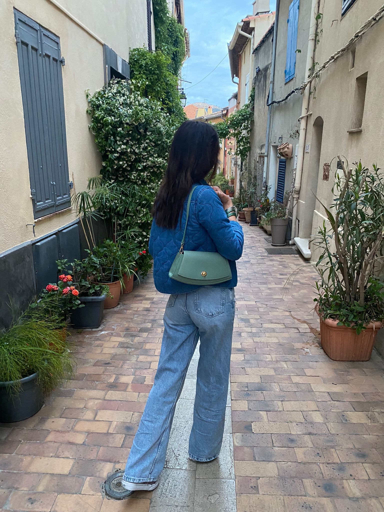 Sac_demi_lune_Paco_en_cuir_Cassis