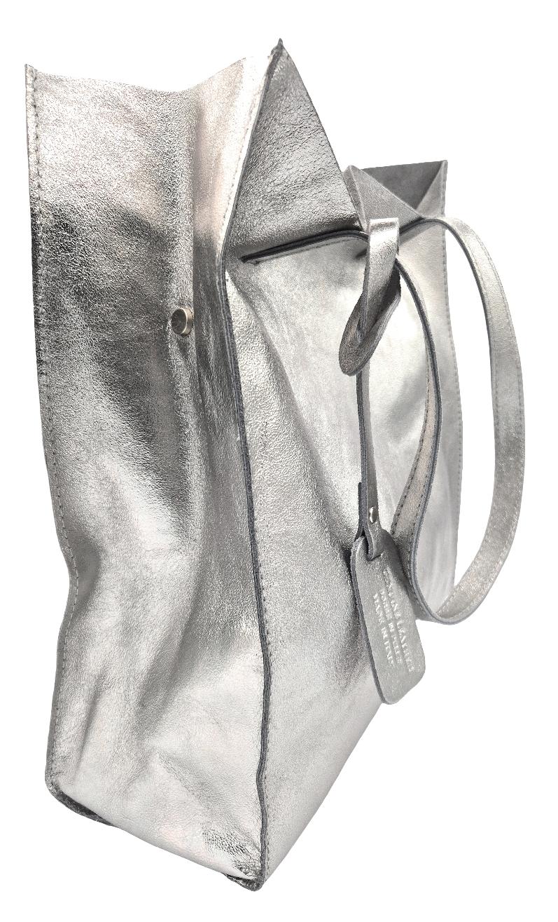 Dena shopper bag in iridescent leather ~ Silver