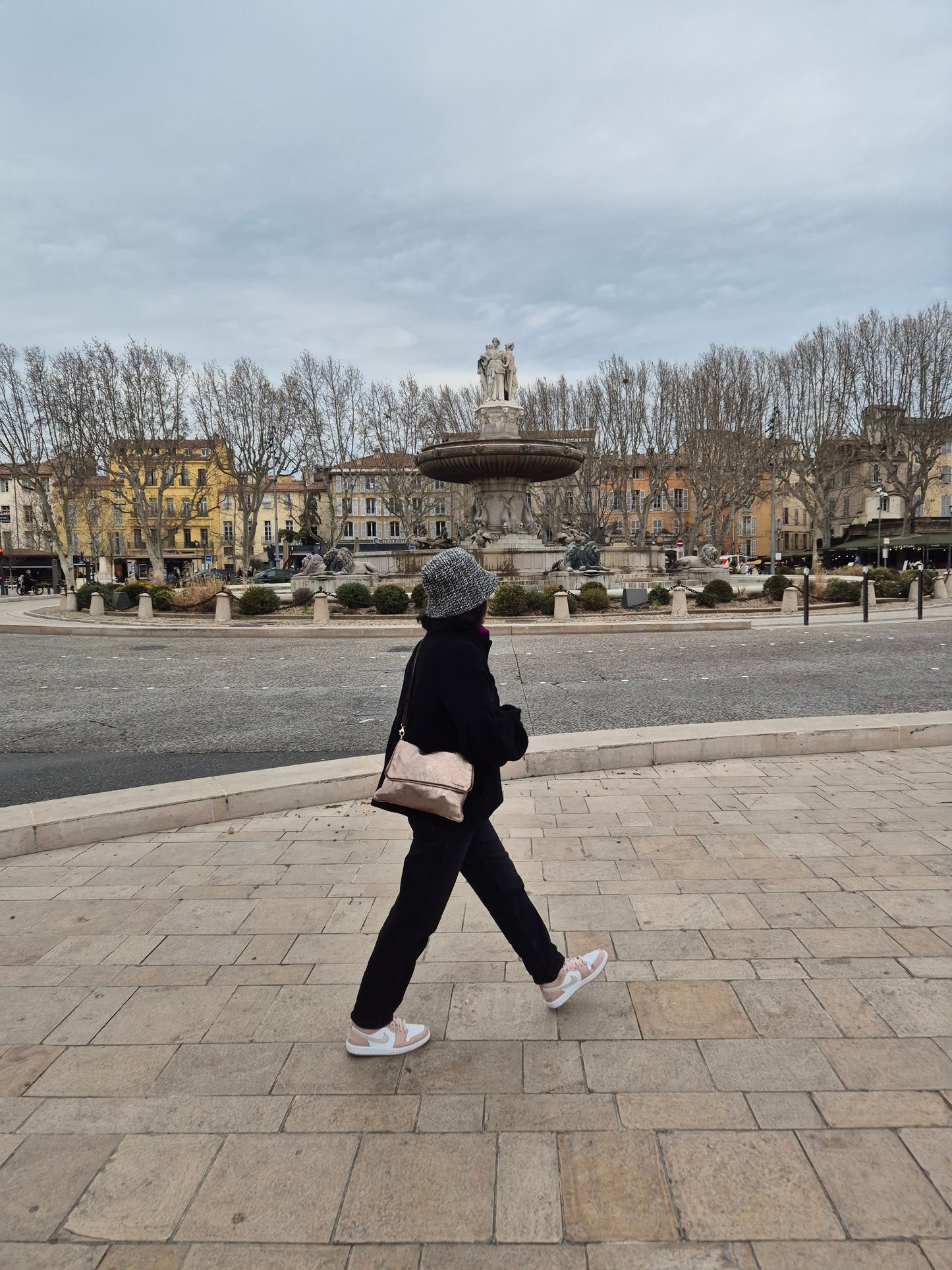 Sac à bandoulière en cuir irisé Halona ~ Étain