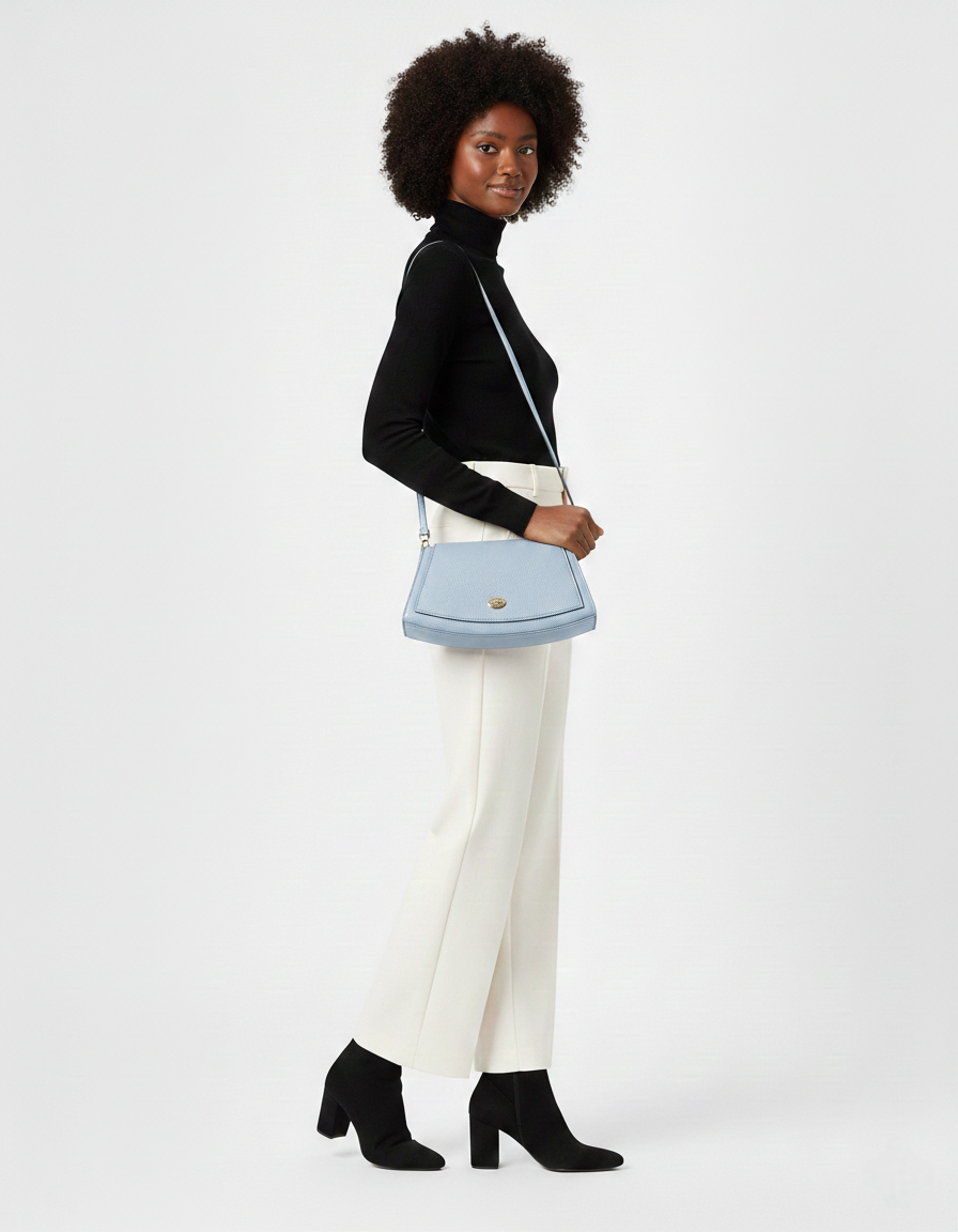 Sac à bandoulière demi-lune en cuir Paco ~ Bleu clair